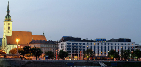 Investor cúvol. Vzdáva boj o demoláciu hotelu Danube 