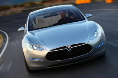 Predaj elektromobilov Tesla stúpol o polovicu na nový rekord