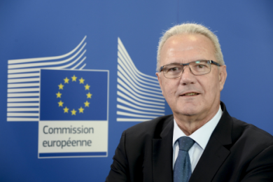 Neven Mimica: Samotná pomoc rozvojovým krajinám migráciu nezastaví