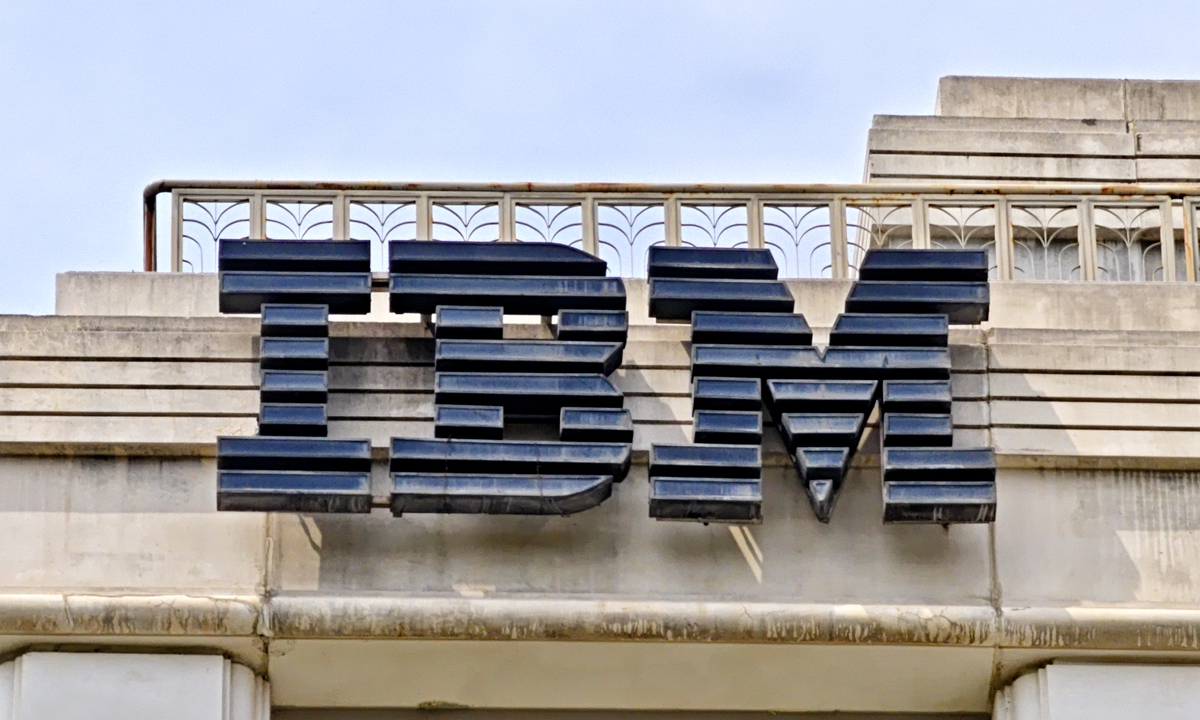 Pokračuje odliv amerických investícií z komunistickej Číny. Aktivity tam obmedzuje IBM