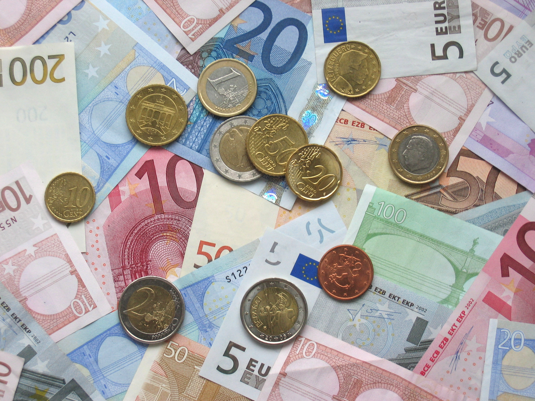 Brusel utiahol kohútiky eurofondov. Slováci hovoria o dočasnom probléme