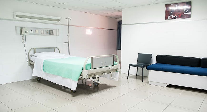 Zmena klasifikácie nemocničných prípadov prejde pod ministerstvo zdravotníctva. Epidémia proces údajne nezasiahla